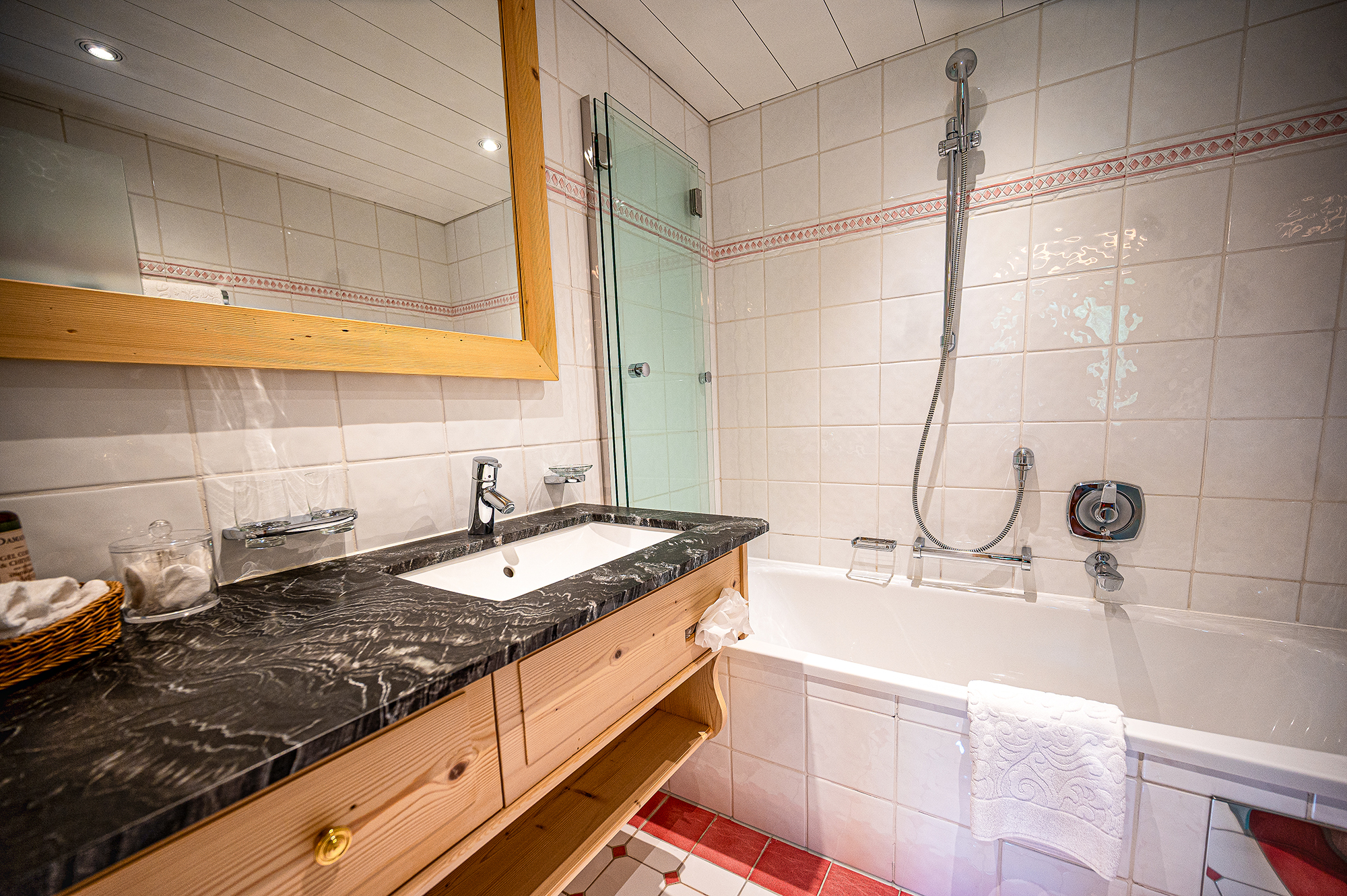 AlpenRose Doppelzimmer Dachschräge