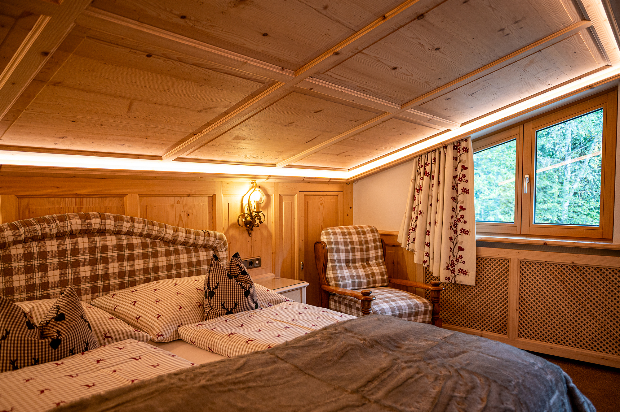 AlpenRose Doppelzimmer Dachschräge