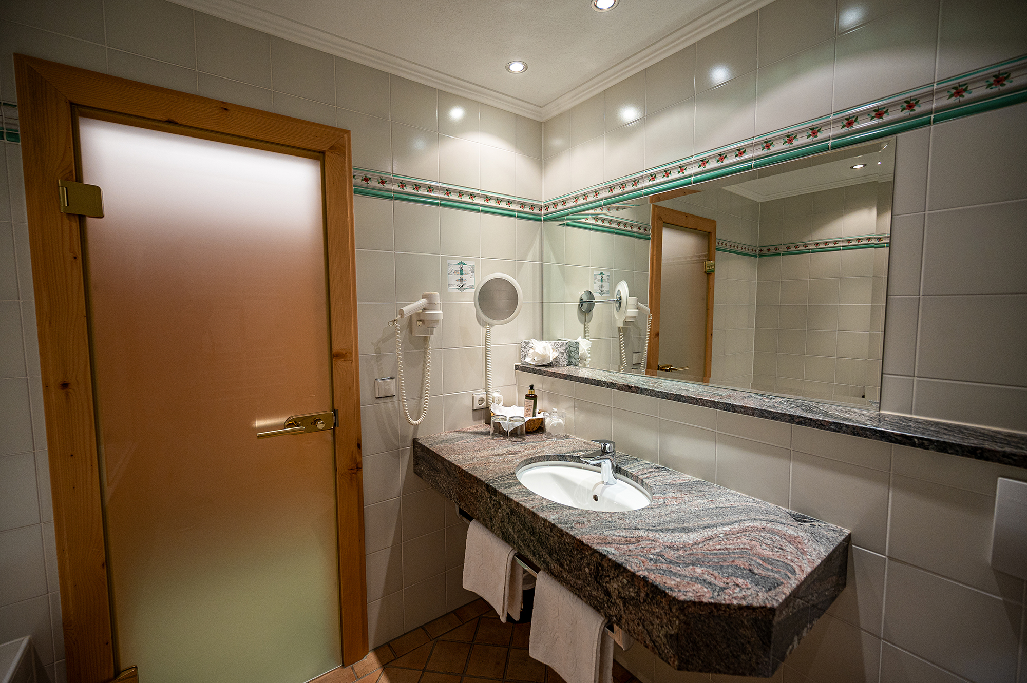 AlpenRose Doppelzimmer Lechbach