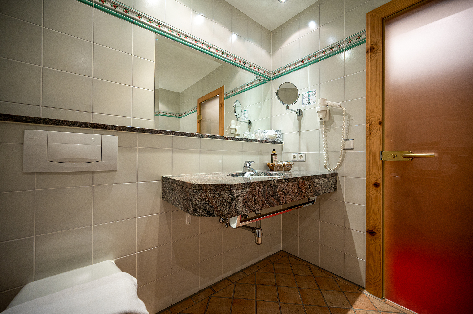 AlpenRose Doppelzimmer mit Sitzecke