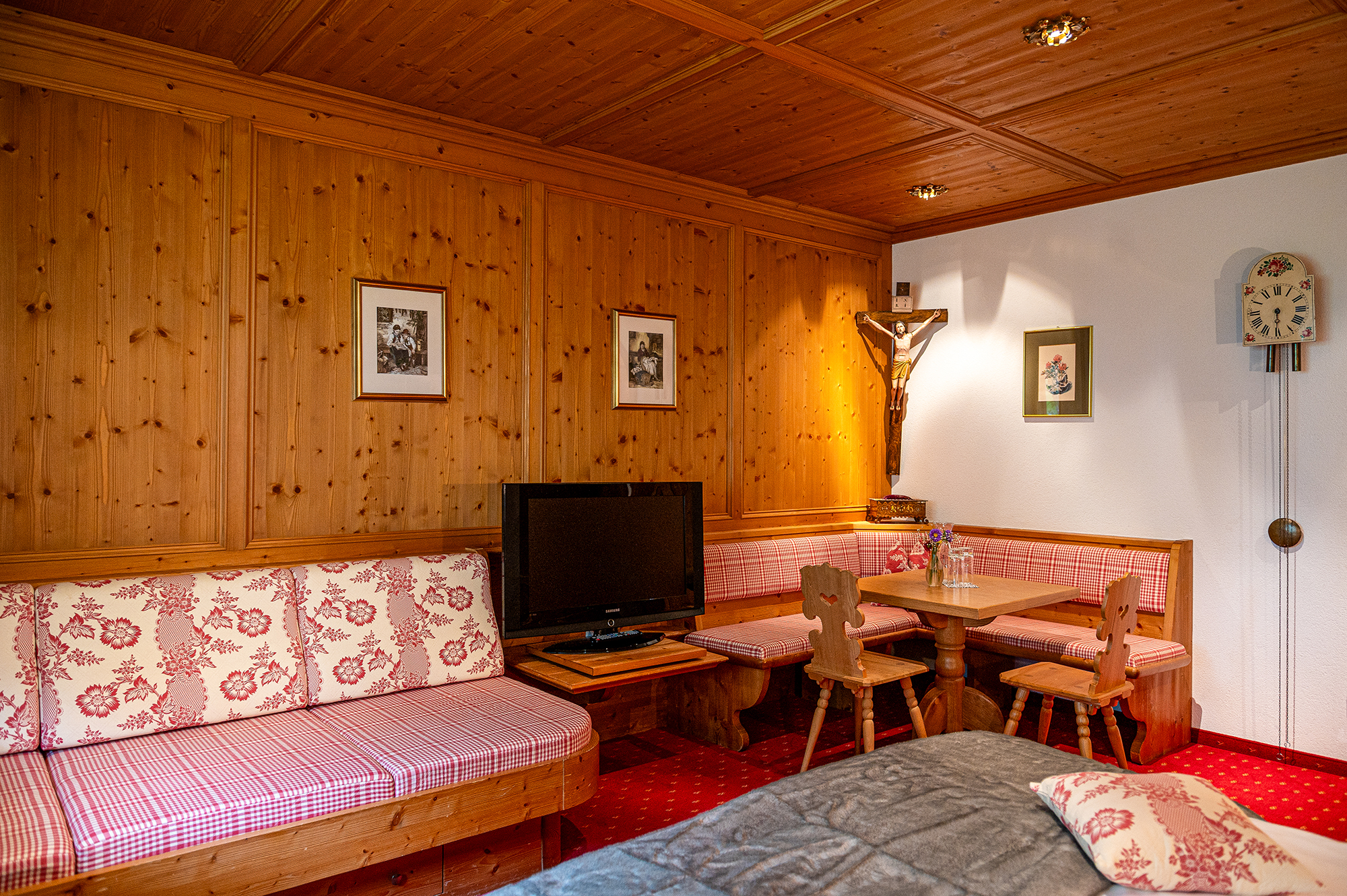 AlpenRose Doppelzimmer mit Sitzecke