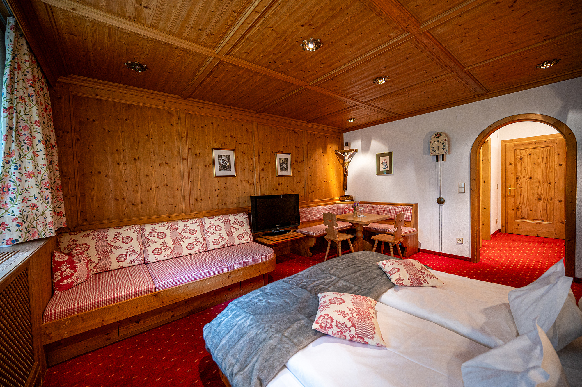 AlpenRose Doppelzimmer mit Sitzecke