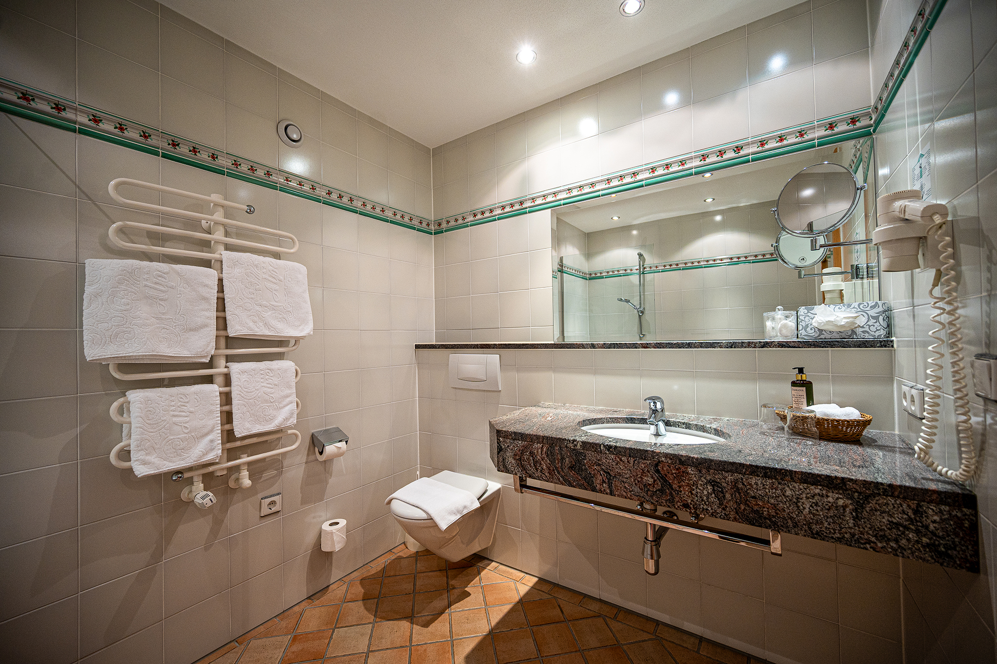 AlpenRose Doppelzimmer mit Sitzecke